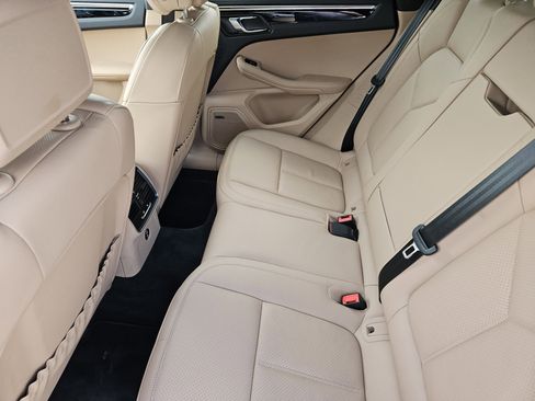 Certified 2026 Porsche Macan AWD/4WD image 28