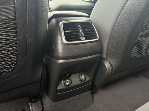 Used 2019 Kia Sorento LX image 26