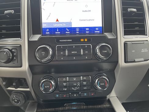 Used 2020 Ford F350 Lariat w/ Lariat Ultimate Package image 28