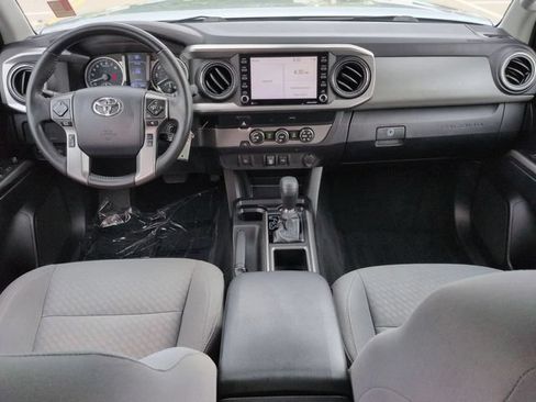 Used 2020 Toyota Tacoma SR5 RWD image 15