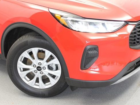Used 2024 Ford Escape Active AWD/4WD image 2