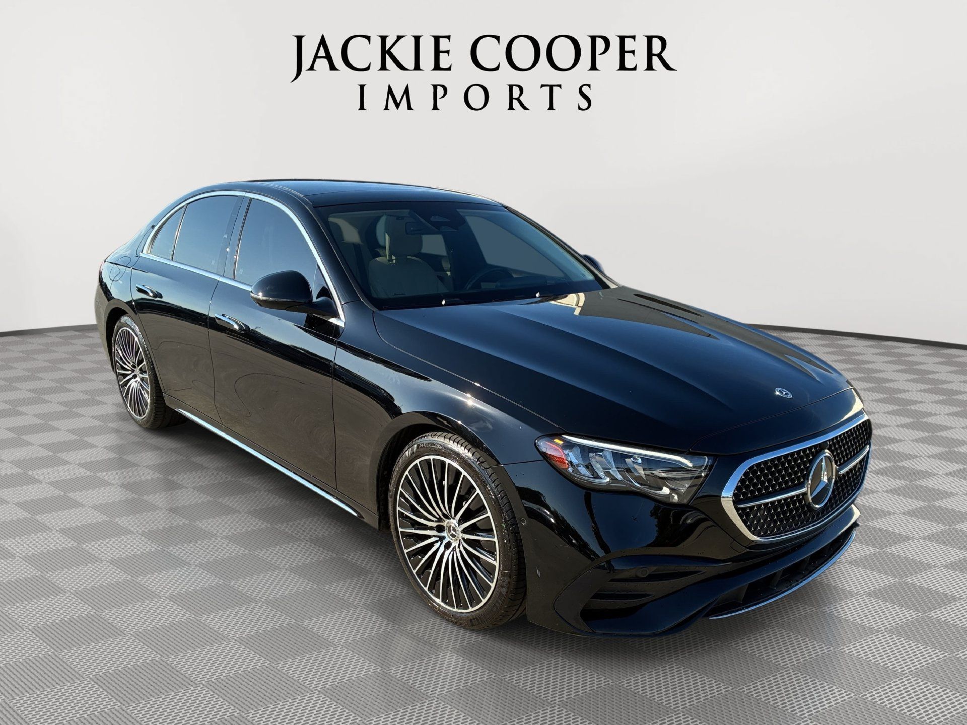 Used 2024 Mercedes-Benz E 350 4MATIC Sedan image 3