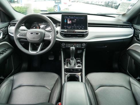Used 2025 Jeep Compass Limited AWD/4WD image 10