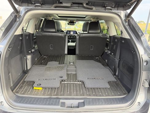 Used 2021 Toyota Highlander Platinum AWD/4WD image 32