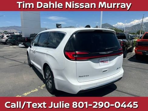 Used 2023 Chrysler Pacifica Limited FWD image 9