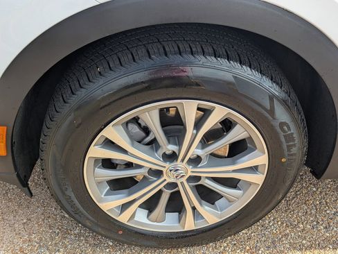 Used 2023 Buick Envision Preferred image 27