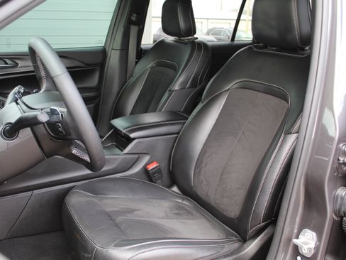 Used 2024 Jeep Grand Cherokee L Laredo image 56