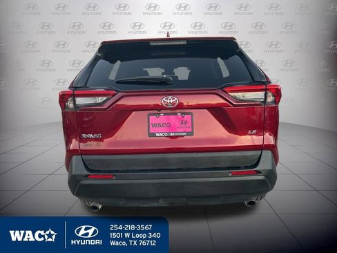 Used 2020 Toyota RAV4 LE image 12