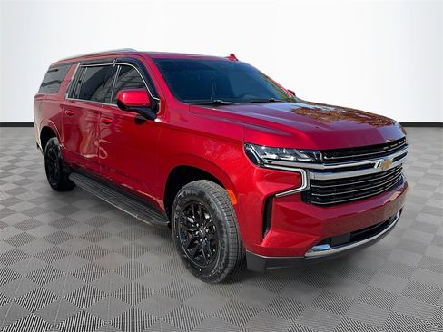 Used 2021 Chevrolet Suburban LT image 4