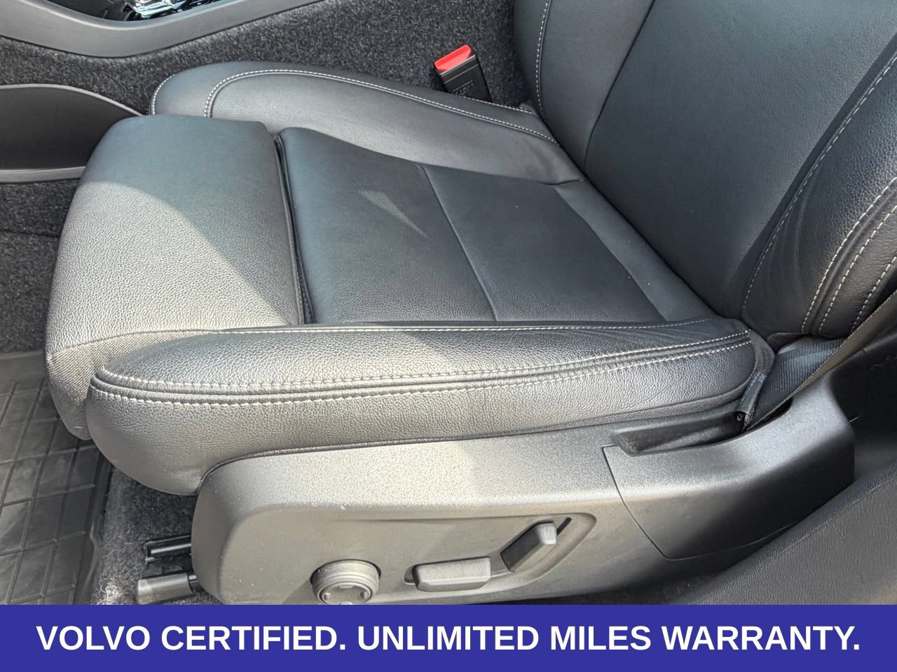 Certified 2026 Volvo XC40 B5 Plus AWD/4WD image 27