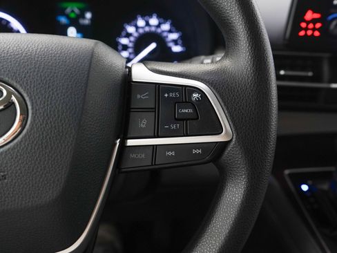 Used 2021 Toyota Sienna LE AWD/4WD image 26