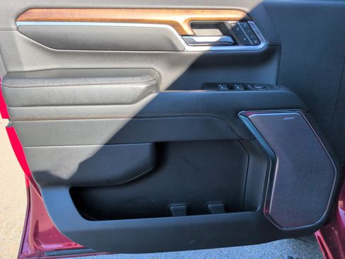 Used 2024 Chevrolet Silverado 2500 High Country w/ High Country Premium Package image 11