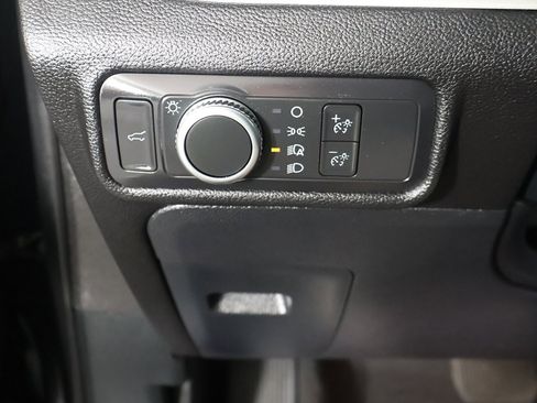 Used 2022 Ford Explorer XLT image 35