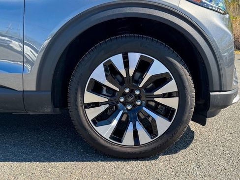Used 2025 Ford Explorer Platinum w/ LUX Leather Package AWD/4WD image 10