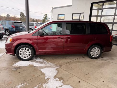 Used 2017 Dodge Grand Caravan SE w/ Power Window Group image 4
