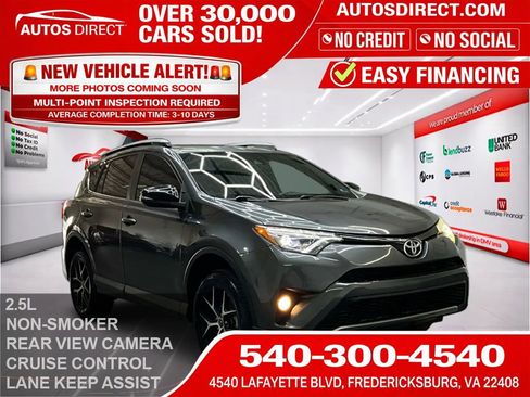 Used 2017 Toyota RAV4 SE image 1