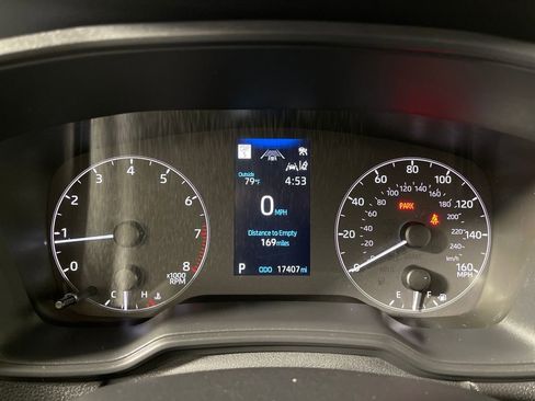 Used 2025 Toyota Corolla Cross LE FWD image 18