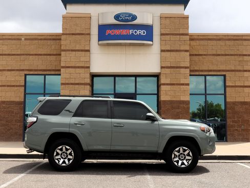 Used 2022 Toyota 4Runner TRD Off-Road AWD/4WD image 5