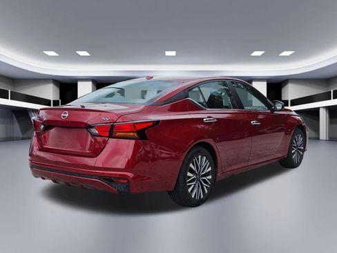 Used 2024 Nissan Altima 2.5 SV FWD image 6