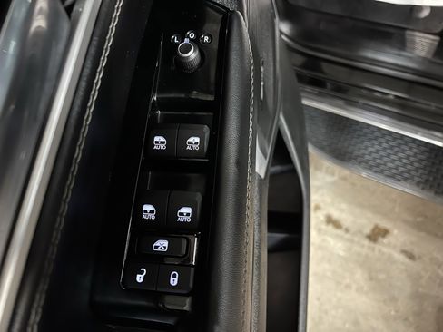 Used 2022 Jeep Wagoneer Series III w/ Rear Seat Video Group 1 image 28