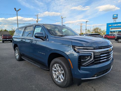 New 2026 Chevrolet Suburban LT w/ Comfort Package AWD/4WD image 2