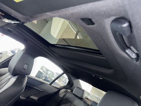 Used 2025 BMW i5 eDrive40i w/ Premium Package RWD image 32