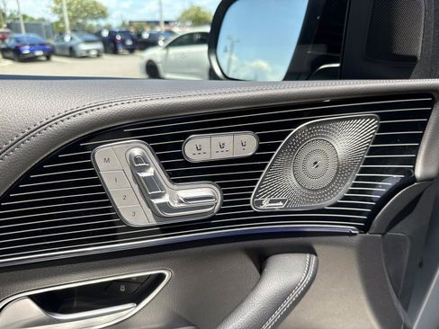 New 2026 Mercedes-Benz GLS 580 4MATIC image 19