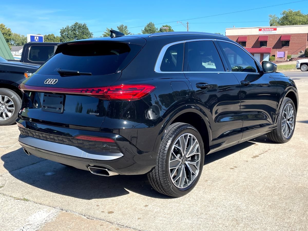Used 2025 Audi Q5 Premium Plus w/ Premium Plus AWD/4WD image 6