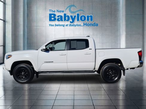 Used 2020 Toyota Tacoma SR5 image 2