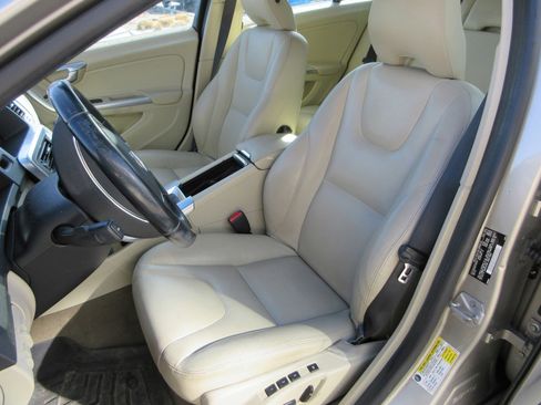 Used 2015 Volvo V60 T5 Premier Plus image 18