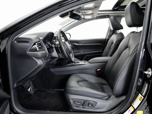 Used 2019 Toyota Camry XSE image 8