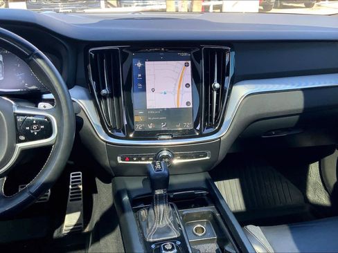 Used 2019 Volvo S60 T5 R-Design image 7