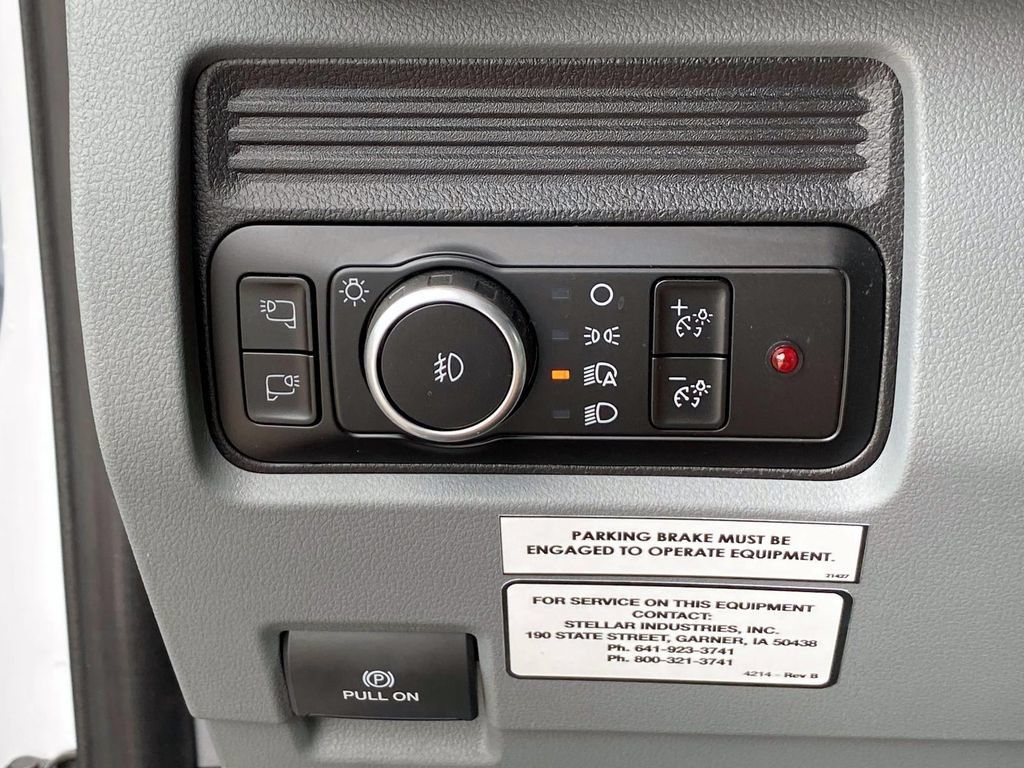 Used 2025 Ford F550 4x4 Regular Cab Super Duty image 27