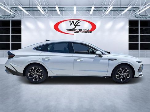 Used 2025 Hyundai Sonata SEL FWD image 2