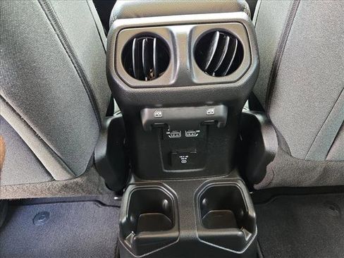 Used 2025 Jeep Wrangler Unlimited Sahara AWD/4WD image 16