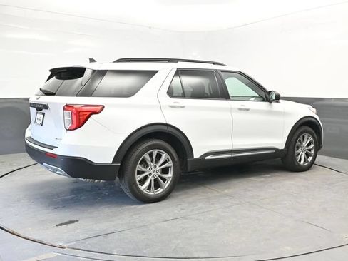 Used 2022 Ford Explorer XLT w/ Equipment Group 202A AWD/4WD image 7