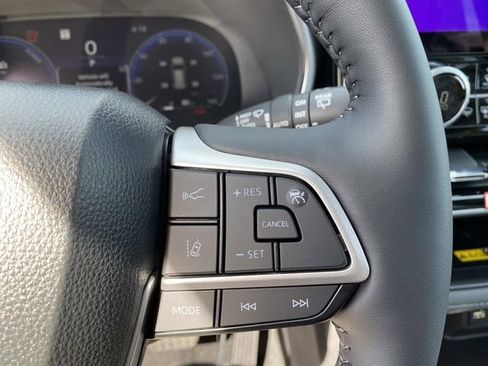 New 2026 Toyota Highlander Platinum AWD/4WD image 14