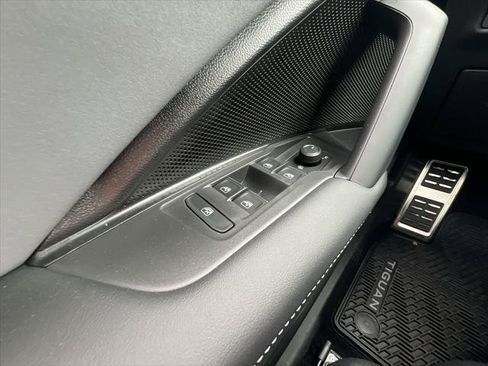 New 2026 Volkswagen Tiguan SE R-Line AWD/4WD image 13