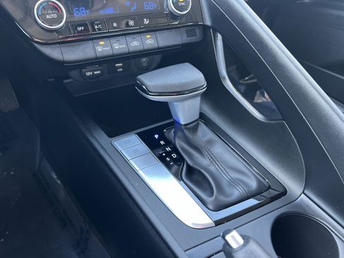 Used 2024 Hyundai Elantra SEL image 21