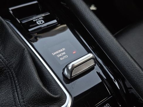 Used 2024 Jeep Compass Limited image 22