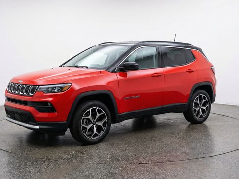 Used 2025 Jeep Compass Limited image 3