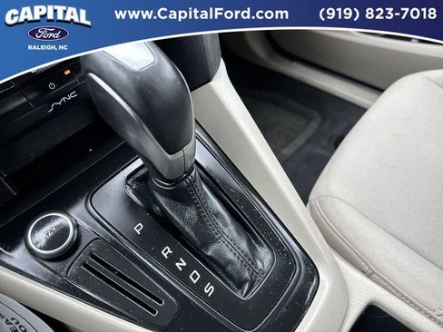 Used 2015 Ford Focus SE FWD image 30