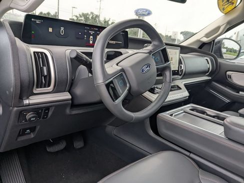 Used 2025 Ford Expedition Max Active AWD/4WD image 10