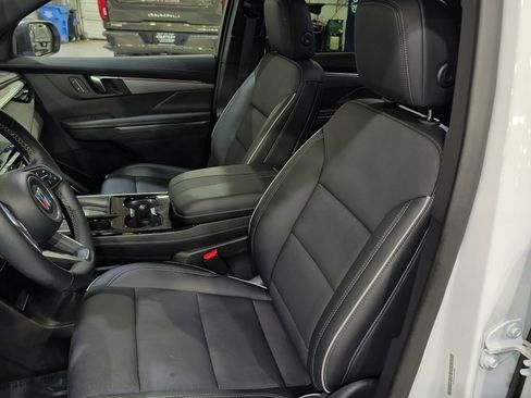 Certified 2025 Buick Enclave Preferred image 11