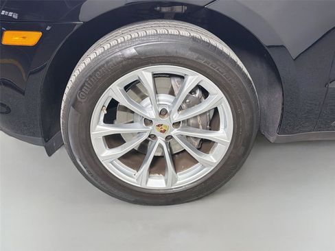 Certified 2024 Porsche Macan AWD/4WD image 11