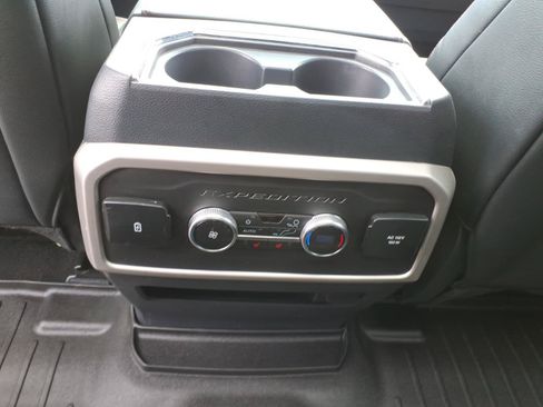 Used 2024 Ford Expedition Limited AWD/4WD image 16