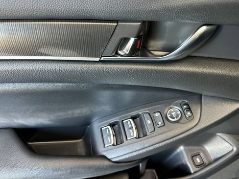 Used 2022 Honda Accord Sport image 11