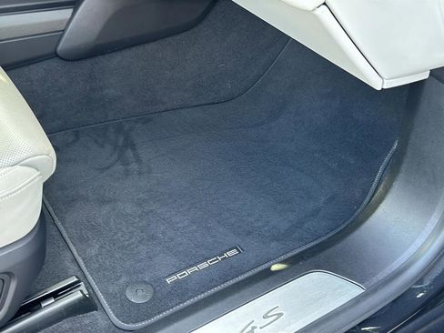 Used 2021 Porsche Taycan 4S image 39