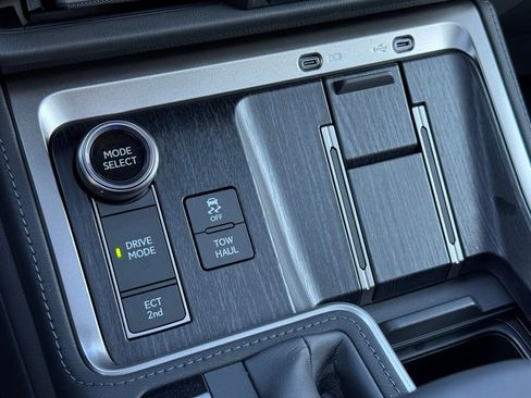 Used 2025 Lexus GX 550 image 38