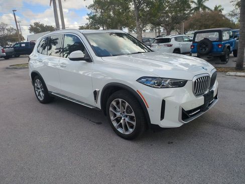 Used 2025 BMW X5 xDrive50e AWD/4WD image 2